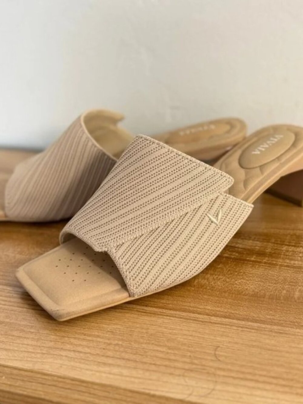 Vivaia beige knit sandal, Size 7